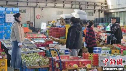 走訪新疆最大一級農副產品批發交易市場 貨足價穩 保供全疆